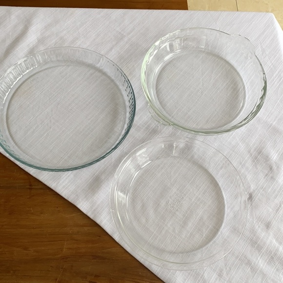 Pyrex Pie Dishes Assorted Styles Bundle of 3 - Picture 3 of 12